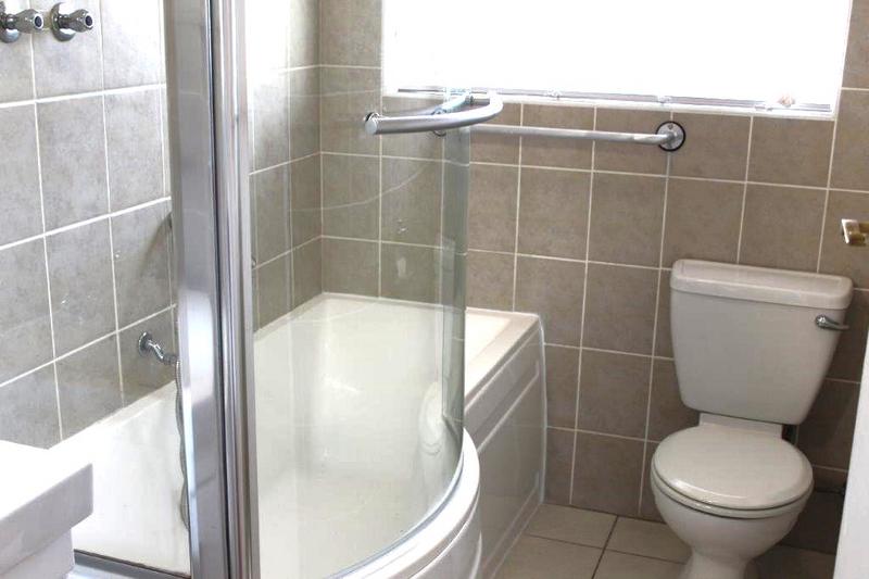 To Let 2 Bedroom Property for Rent in Fish Hoek Western Cape